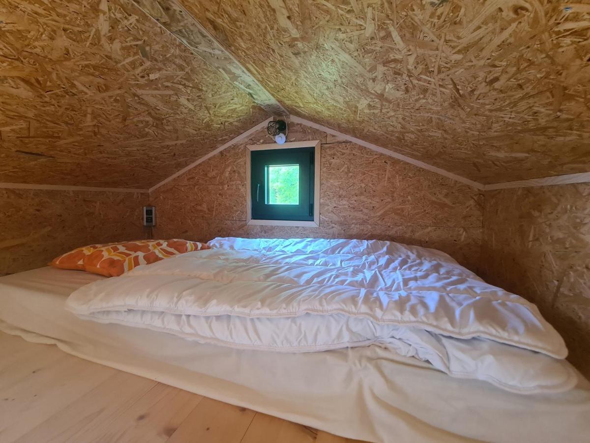 Camping A La Ferme - Hebergements Insolites Cerisy-la-Foret 外观 照片